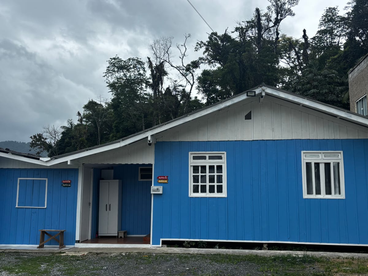 Suítes Privadas - Casa de madeira Azul — 2