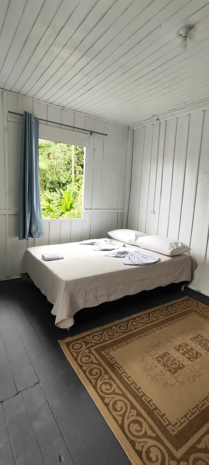 Suítes Privadas - Casa de madeira Azul — 3