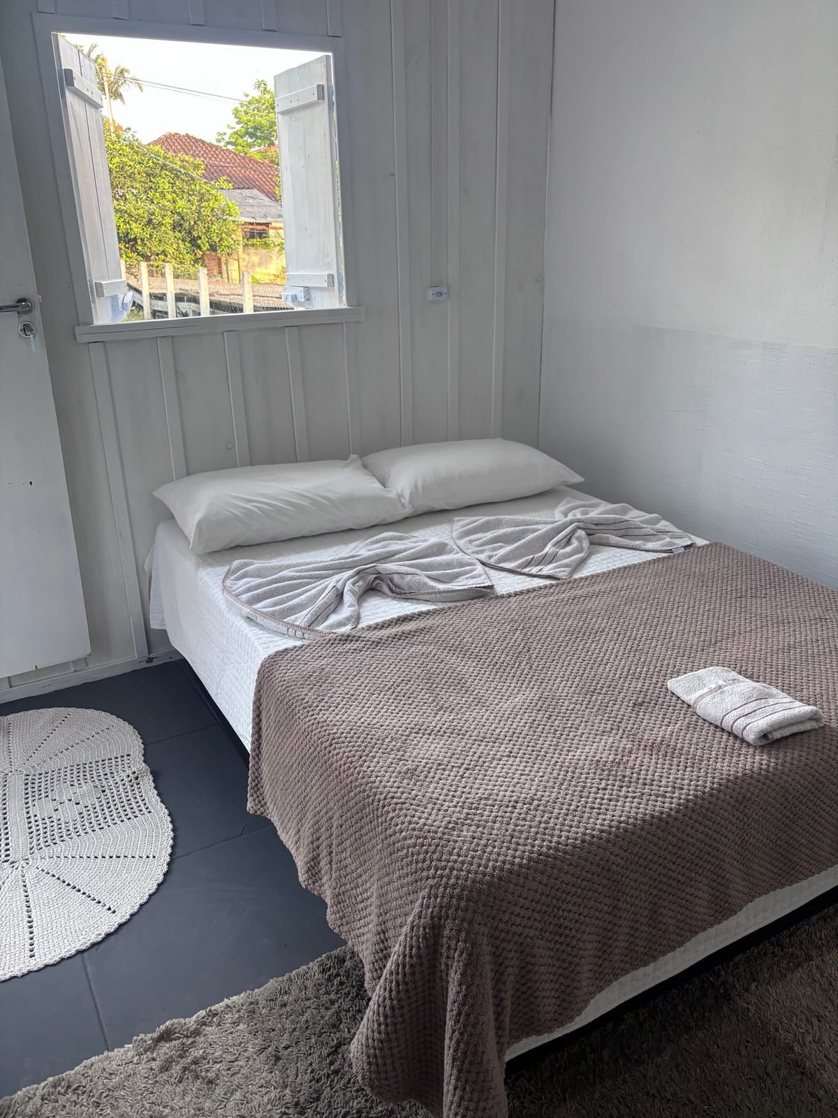 Suítes Privadas - Casa de madeira Azul — 4