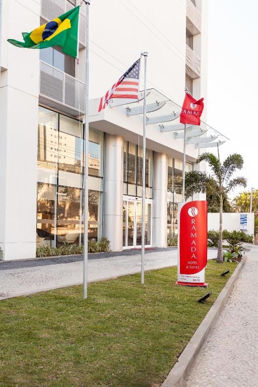 Ramada Hotel & Suites Campos Pelinca — 1