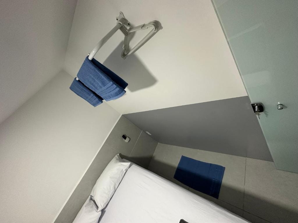 Quarto privativo com banheiro compartilhado em Pousada recém construída,a 500mts do pátio do forró — 3