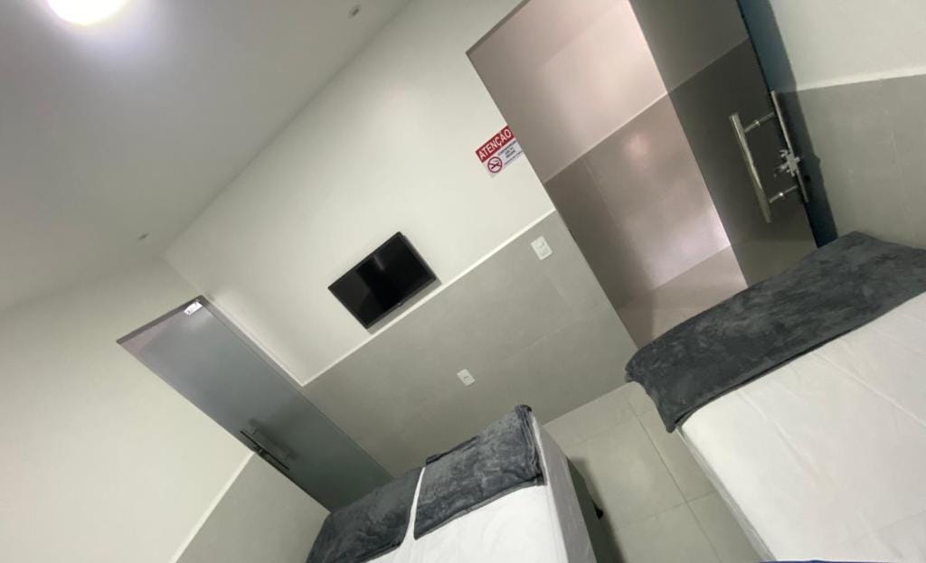 Suíte com banheiro privativo em Pousada recém construída,a 500mts do pátio do forró — 4