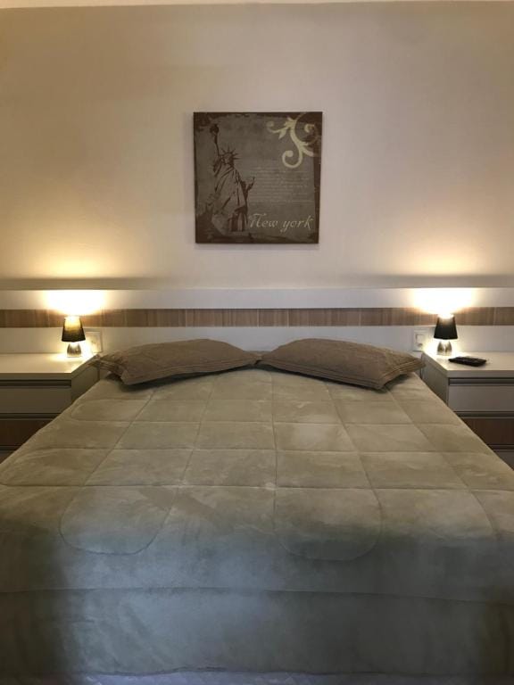 Wall Street Flat Service — 1