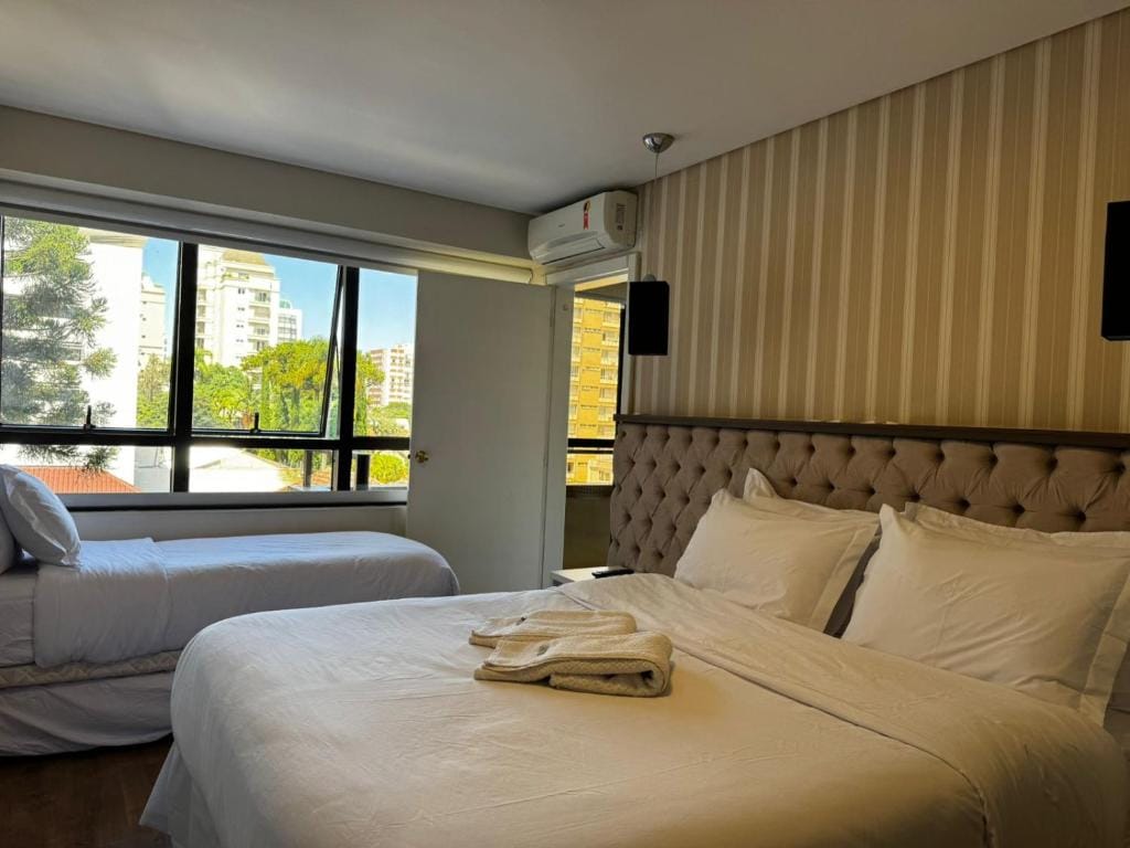 Apto Batel dentro do Hotel com Vaga e Piscina — 1