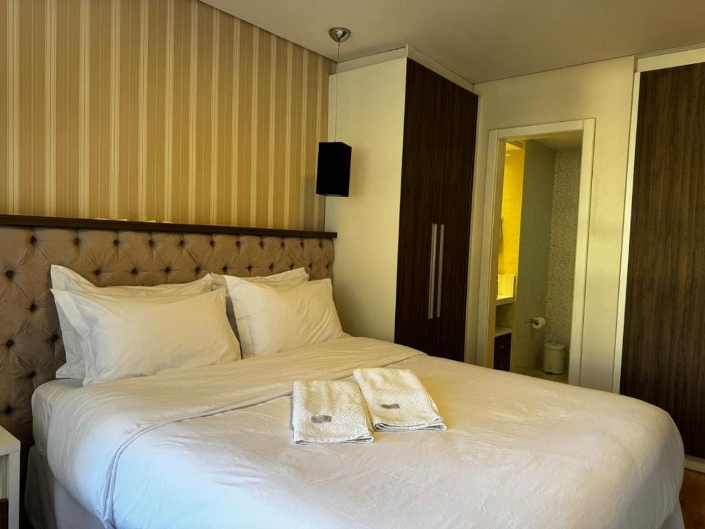 Apto Batel dentro do Hotel com Vaga e Piscina — 3