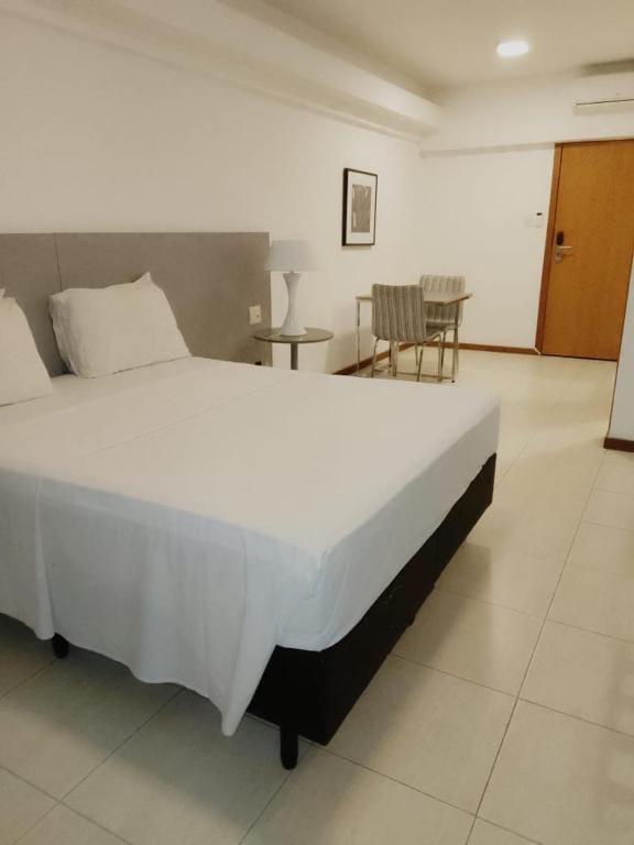 Flat 01 Celita Franca Business — 1