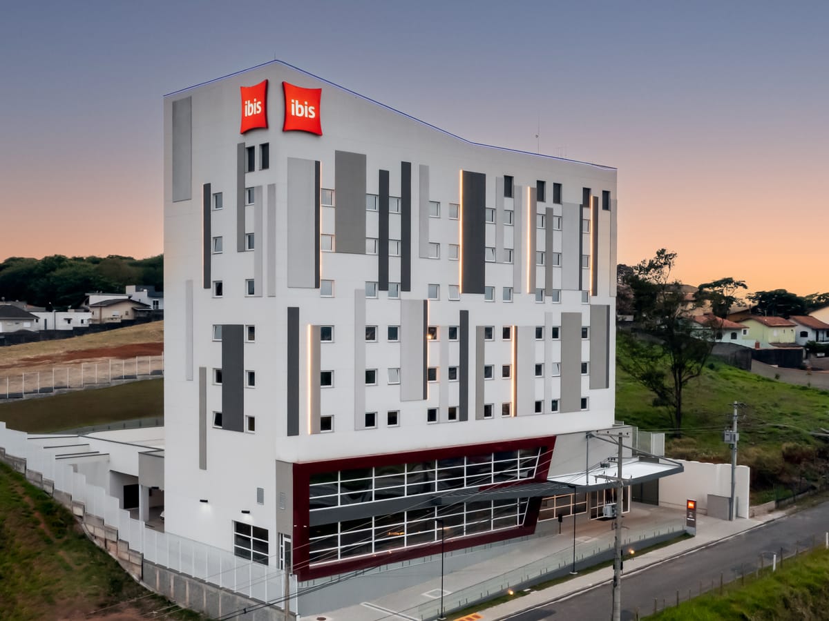 Ibis Arujá — 3