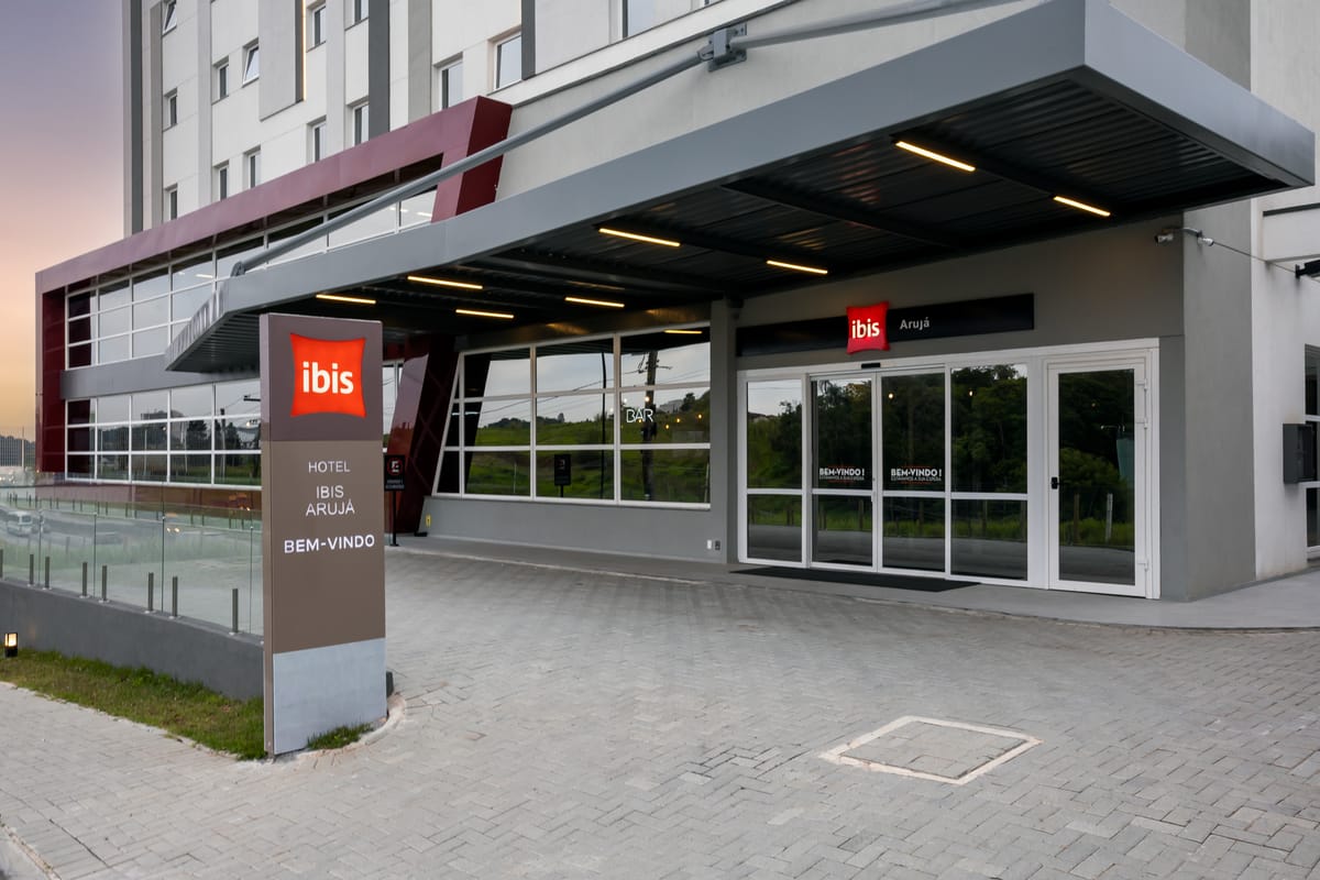 Ibis Arujá — 4