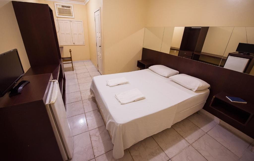 Hotel Holliday — 3