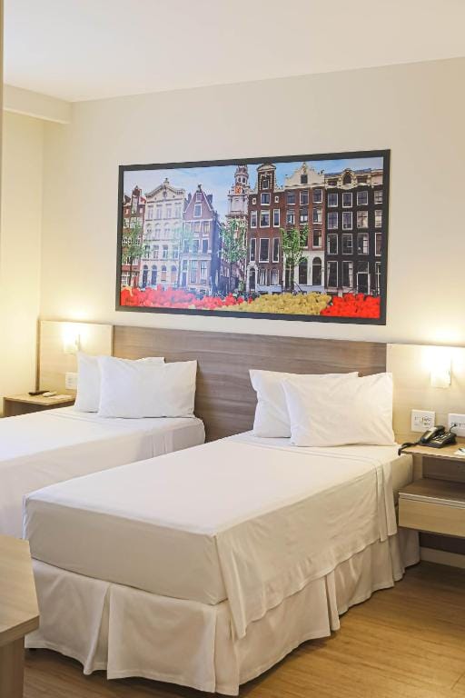Hotel Amsterdam Montes Claros — 2