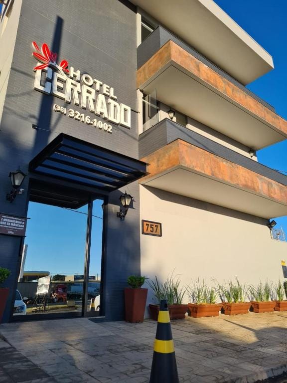 Hotel Cerrado — 1