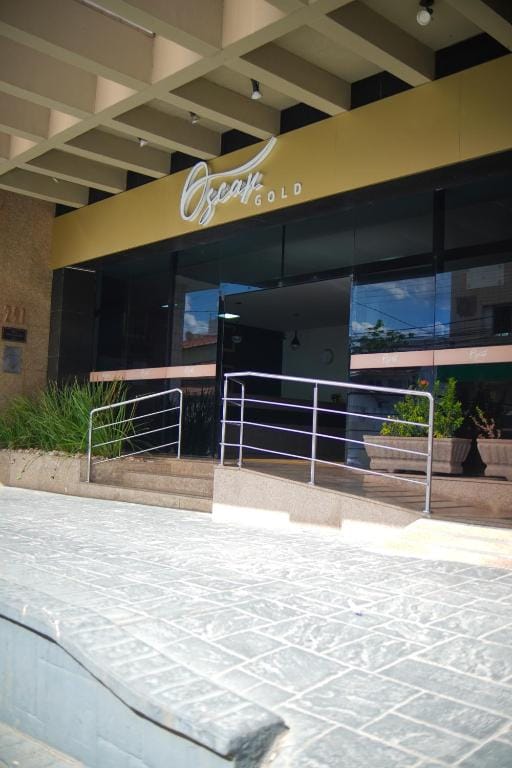 HOTEL OSCAR GOLD — 2