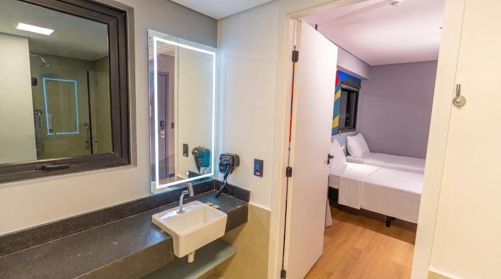 IBIS STYLES PETROLINA — 3