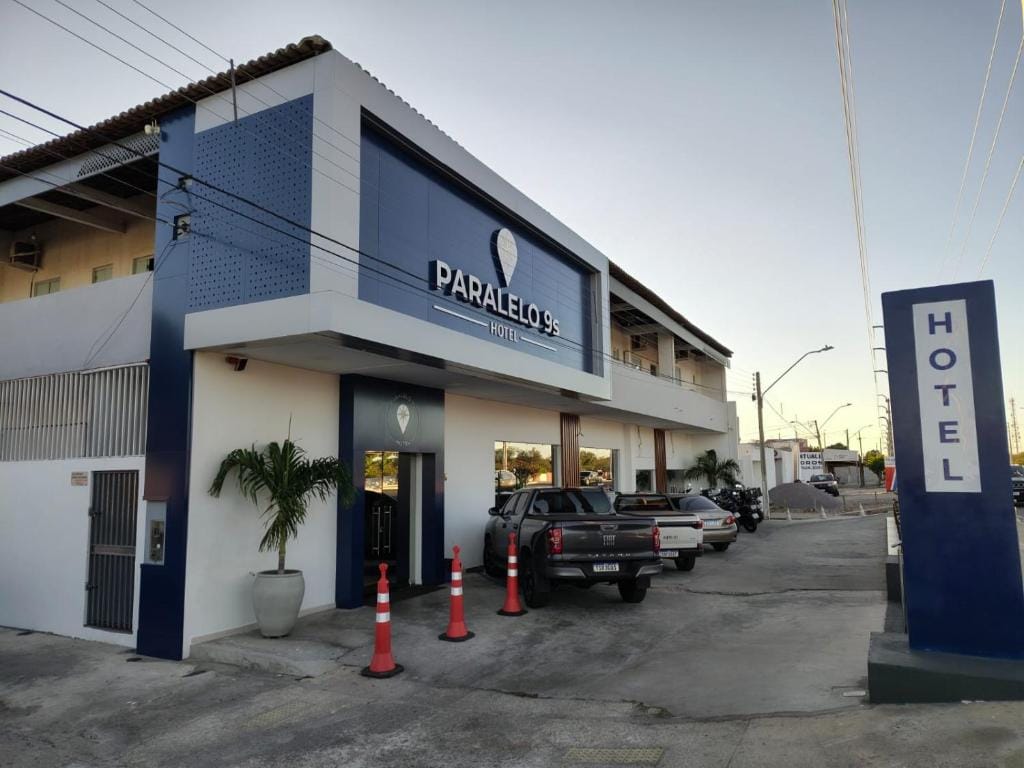 PARALELO 9s HOTEL — 1