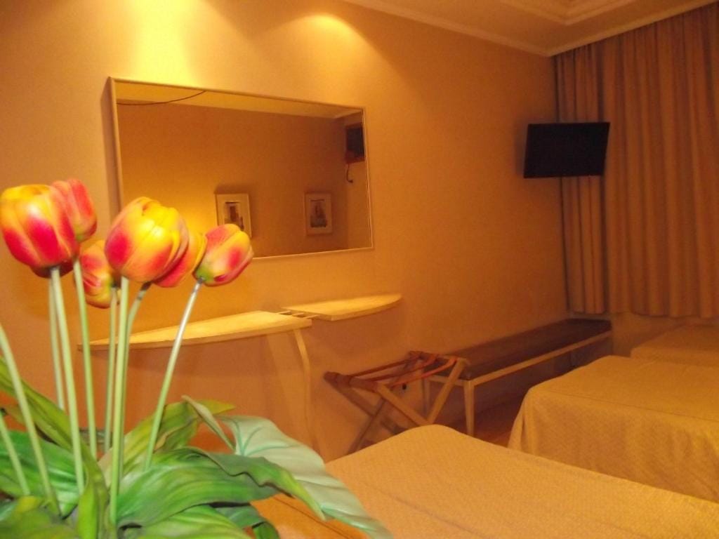 Augustus Plaza Hotel — 5